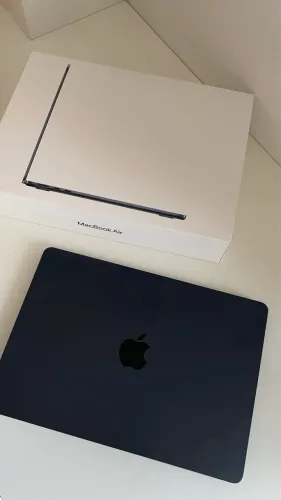 MacBook m4 na caixa