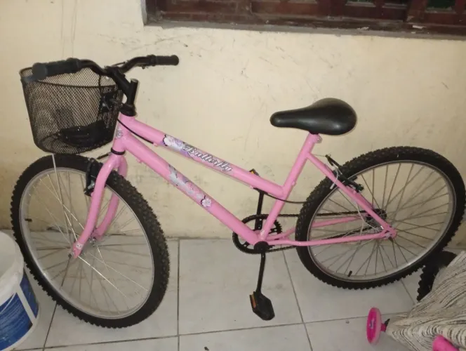 Vendo bicicleta semi nova sem marcas de uso usada poucas vezes