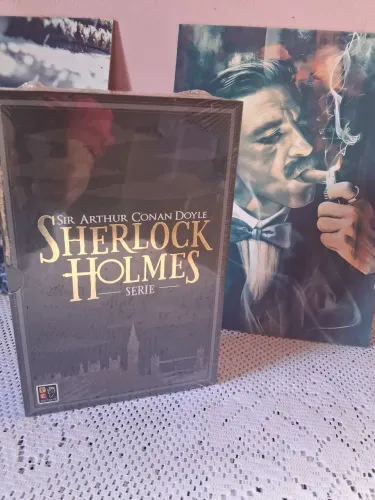 Box Sherlock Holmes!