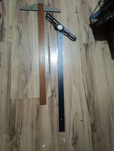 2 Réguas T em perfeito estado (Desetec e Trident)