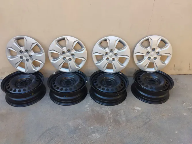 Vendo jogo de rodas R6 com calotas original do Creta