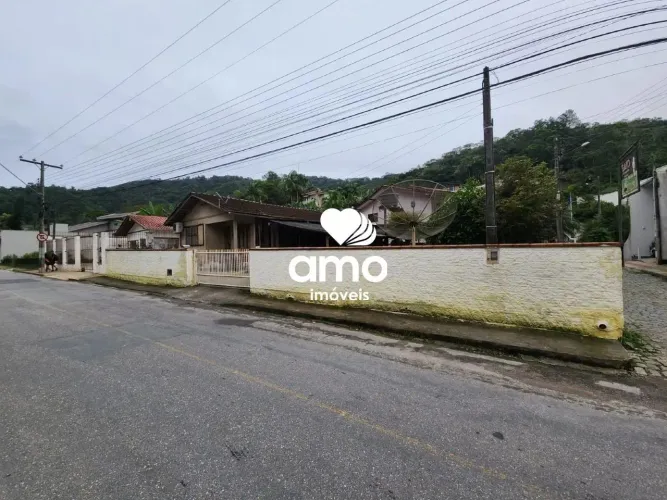 Terreno à venda no Bairro 1º de Maio, em Brusque / SC.