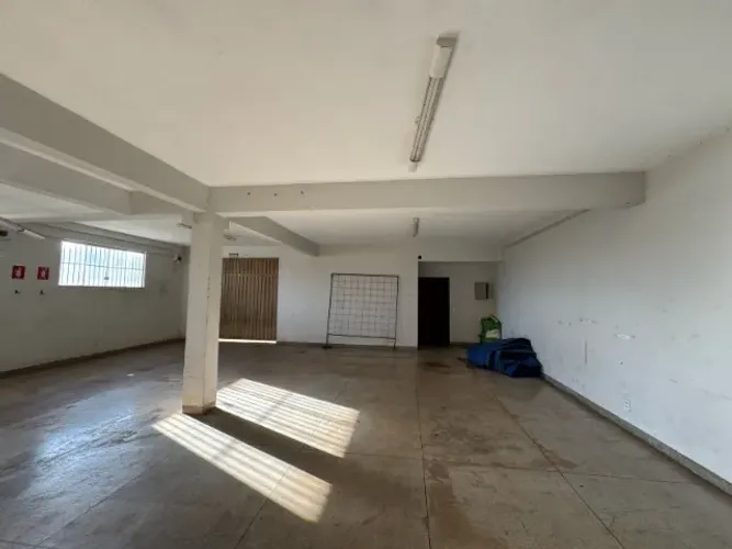 ALUGA-SE GALPÃO 200M², L. DE 800 M², AV. TOC. ESQ. COM A R. NC 16, TAQUARALTO, PALMAS/TO