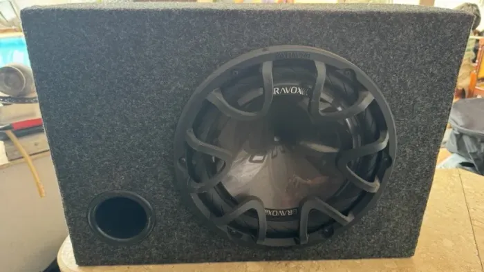 Som Automotivo Bravox 12" na caixa de madeira. 