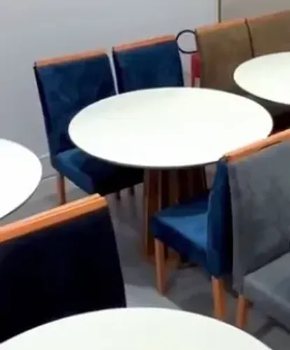 Mesa com cadeiras 