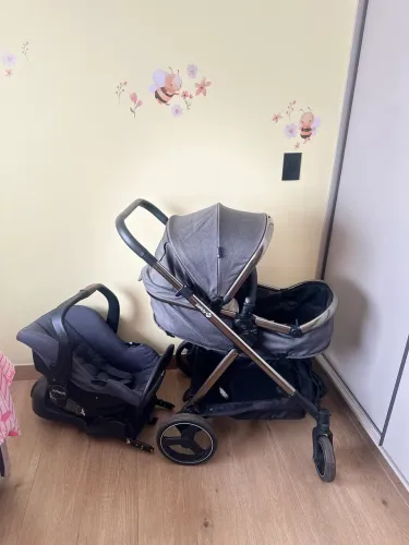 Carrinho e bebê conforto
