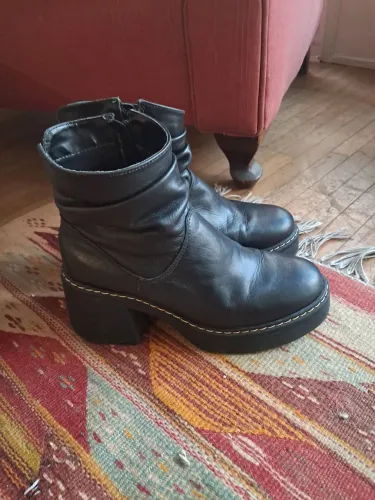 Bota corello tamanho 34 ou 25cm de comprimento
