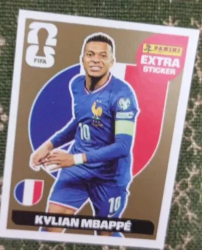 01 figurinha MBAPPE Ouro