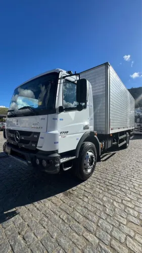 VW 1719 ano 2022 no baú