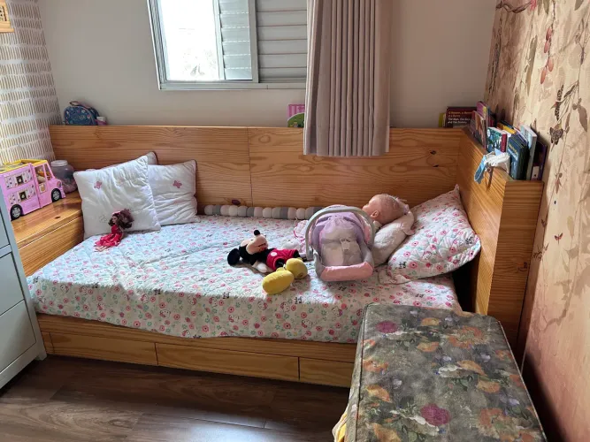 cama, baú e armário 