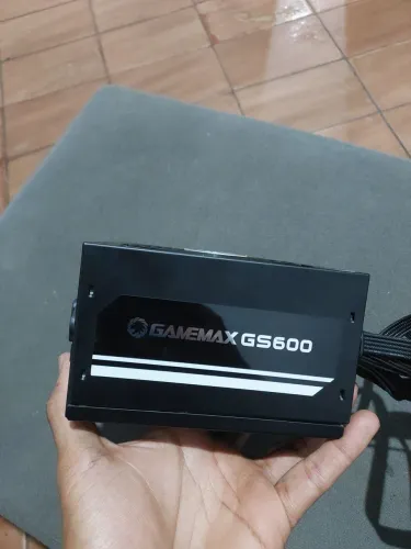 Fonte de alimentação Gamemax GS600, 600W, 80 Plus White, PFC Ativo, Com Cabo