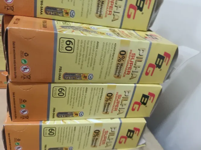 Caixas de pilhas AAA lacrada