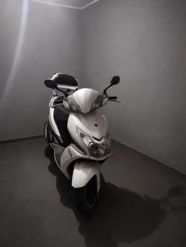 Haojue VR 150 2021 ? 20.100 km ? 2ª dona ? Pneus novos
