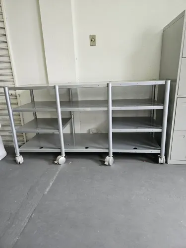 Rack de aço com rodinhas 1.54 mts