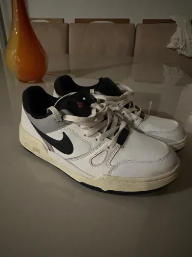 Tênis Nike 41 em ótimo estado de conservação 