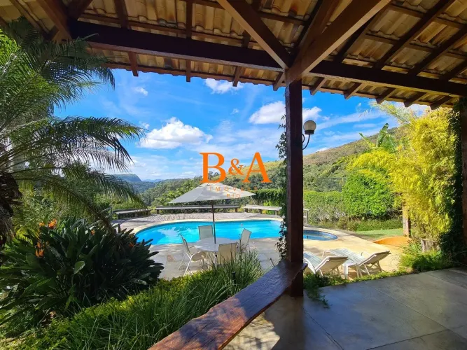 Casa contemporânea em condomínio reservado na Serra Fluminense