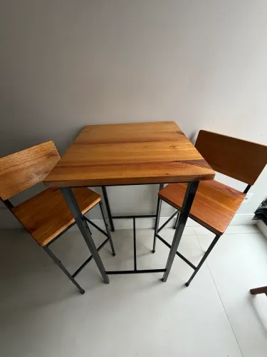 Mesa com banqueta