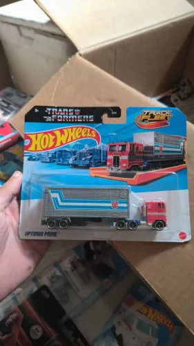Miniatura Hot Wheels Optimus Prime - Transformers (Track Fleet)