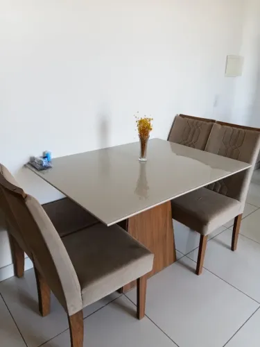 Mesa de jantar 4 cadeiras