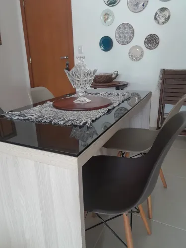 Vendo mesa com 4 cadeiras