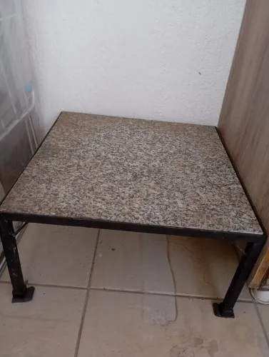 Mesinha tampo granito