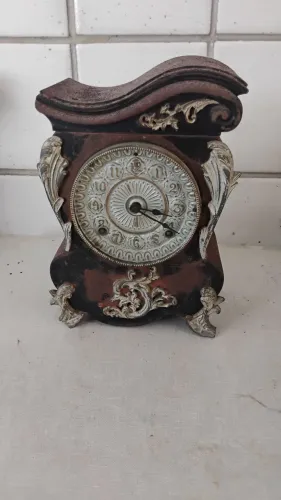 Relógio de mesa antigo estilo Rococó