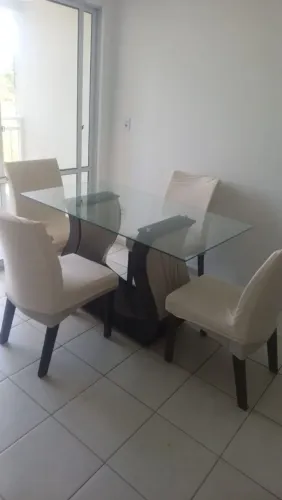 Mesa com 4 cadeiras