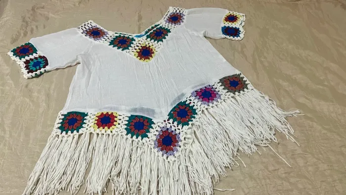 Saída de praia com detalhes em crochê*