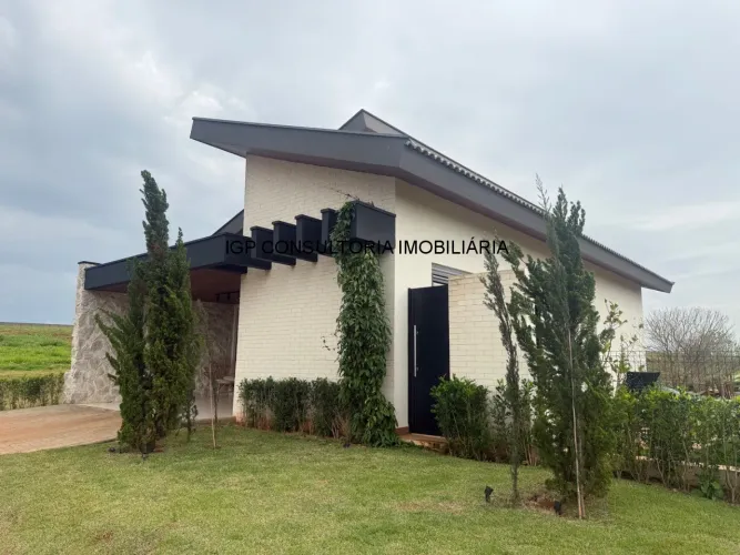 Casa em Condomínio à Venda em Elias Fausto-SP, Bairro Cardeal: 2 Quartos, 1 Suíte, 2 Salas