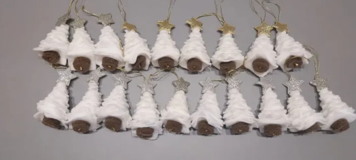 NATAL: 20 mini árvores com estrelinha no topo - 9cm de altura
