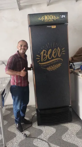 CERVEJEIRA VERTICAL 569 LITROS PORTA CHAPA FRICON