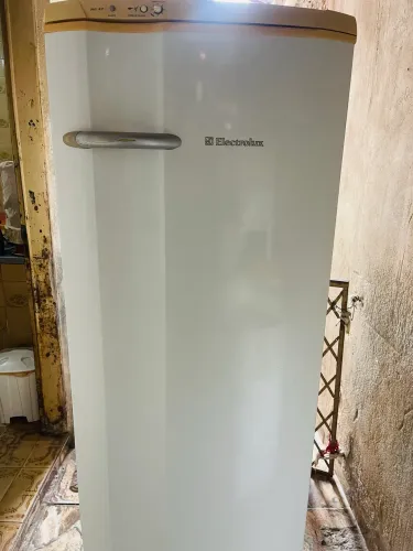 Vende se Geladeira / Taubaté SP