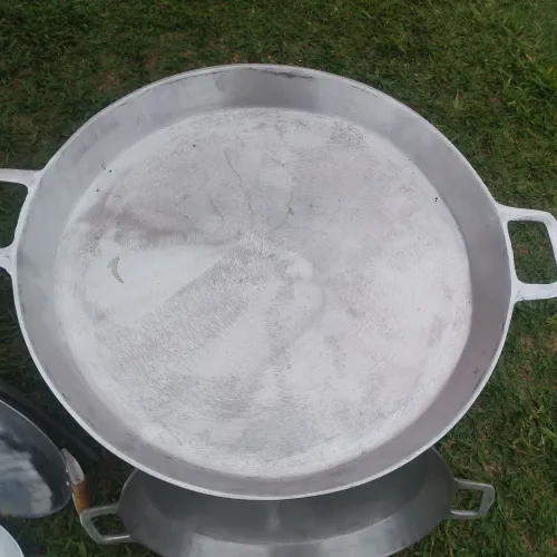 Tacho 70 centímetros em alumínio batido com tampa fina