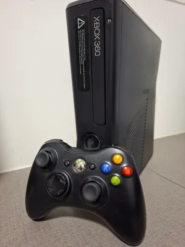 Xbox 360 Slim 1 TB HD externo Abadavatar com Aurora + Kinect 