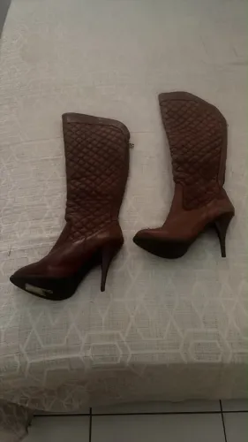 Bota em couro legítimo