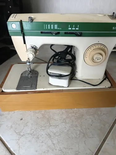 Máquina de costura singer
