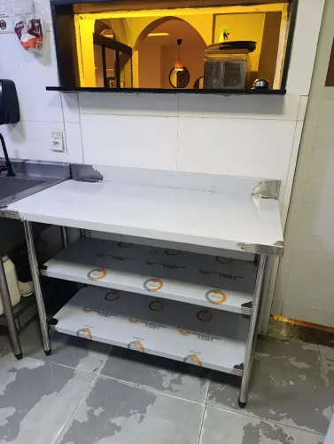 Bancadas e pias em aço inox para cozinha profissional