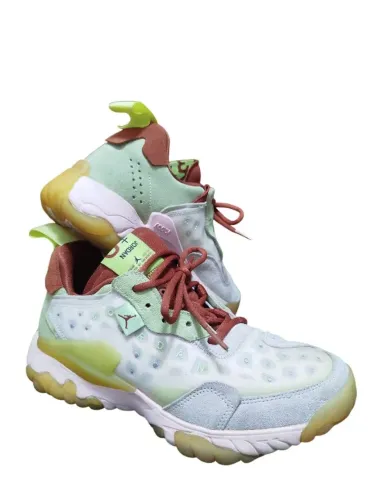 Tênis Jordan Feminino, n° 38