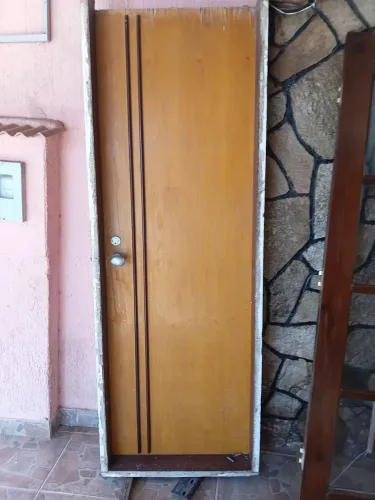 PORTA DE MADEIRA COM PORTAL