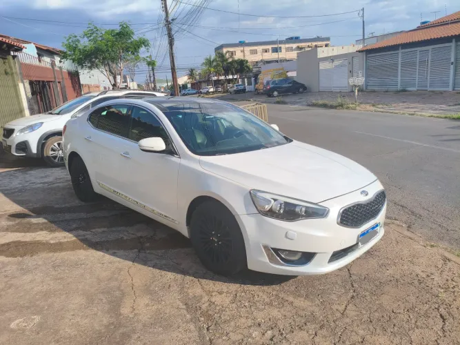 Kia Motors Cadenza EX 3.5 V6 24V 290cv Aut. 2014