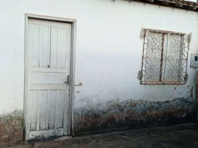 Vendo casa localizada na pista do cemitério povoado colônia treze lagarto