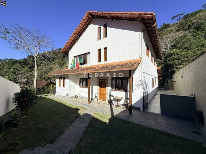 Casa à venda, 8 quartos, 3 suítes, 6 vagas, Parque do Ingá - Teresópolis/RJ