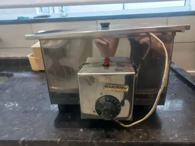 Molheira elétrica industrial de aço inoxidável da marca MAKFRIGO