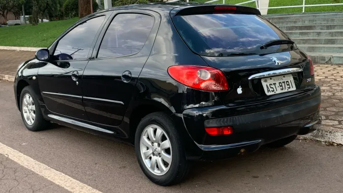 Peugeot 207 XR 1.4 Flex 8V 5P 2011