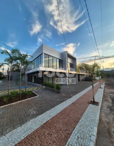 Ampla Sala Comercial (220m²) no Espaço Jardim - Zona Sul