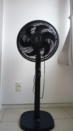 Ventilador Electrolux DuoForce Air+ EFS40, altura ajustável