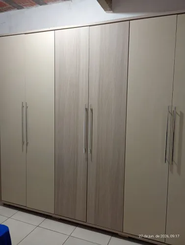 Desapego: Guarda-Roupas de Casal Grande e Moderno