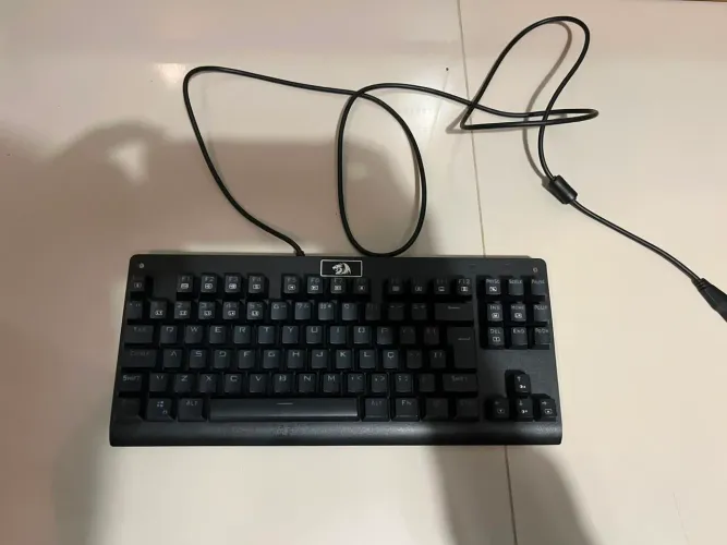 Teclado RGB gamer mecânico dark avenger