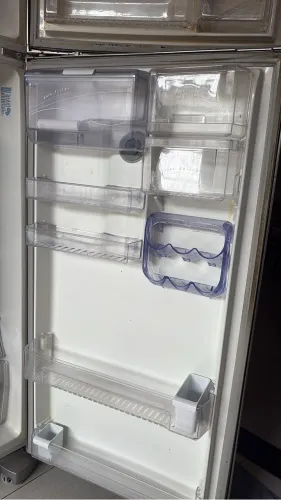 Electrolux Frost Free DW50X - liga e acende, não gela