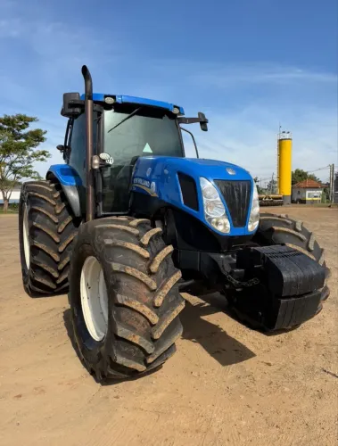 TRATOR AGRÍCOLA